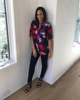 Tia Mowry feet photo thumbnail