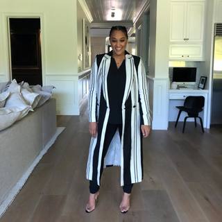 Tia Mowry feet photo thumbnail
