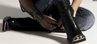 Shakira feet photo thumbnail