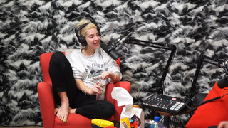 Gabbie Hanna feet photo thumbnail