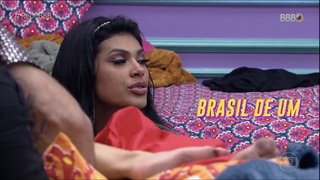 Carla Diaz feet photo thumbnail