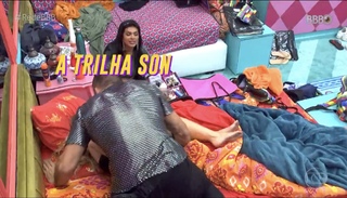 Carla Diaz feet photo thumbnail