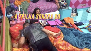 Carla Diaz feet photo thumbnail