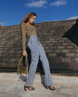 Xenia Tchoumitcheva feet photo thumbnail