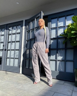 Christina Aguilera feet photo thumbnail