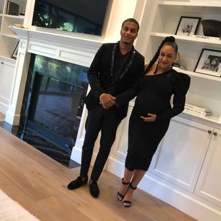 Tia Mowry feet photo thumbnail