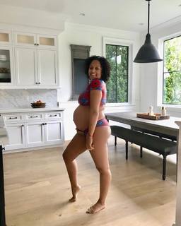 Tia Mowry feet photo thumbnail