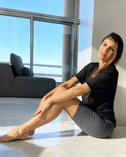 Carolina Ardohain feet photo thumbnail