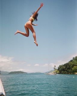 Bruna Marquezine feet photo thumbnail