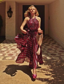 Chloë Grace Moretz feet photo thumbnail