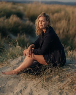 Kate Winslet feet photo thumbnail