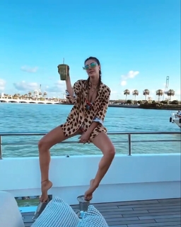 Seyma Subasi feet photo thumbnail