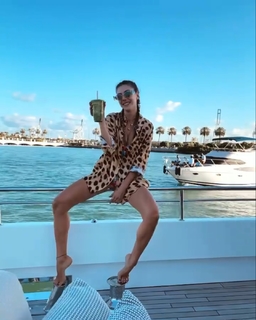 Seyma Subasi feet photo thumbnail