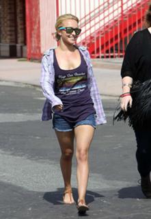 Hayden Panettiere feet photo thumbnail