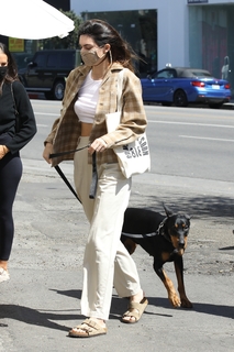 Kendall Jenner feet photo thumbnail