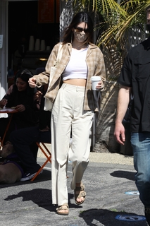 Kendall Jenner feet photo thumbnail