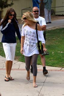 Kate Hudson feet photo thumbnail