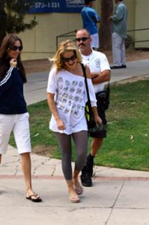 Kate Hudson feet photo thumbnail