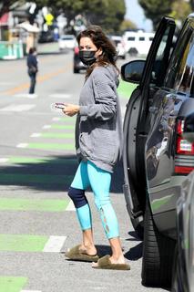 Brooke Burke feet photo thumbnail
