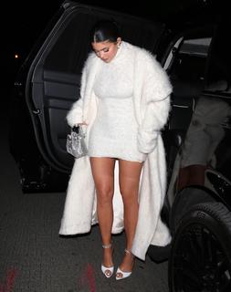 Kylie Jenner feet photo thumbnail