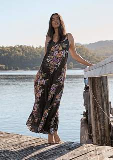 Jessica Gomes feet photo thumbnail