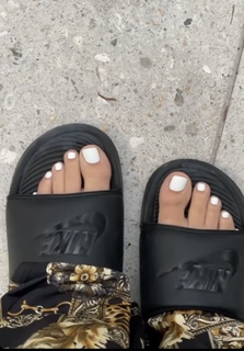 Corinna Kopf feet photo thumbnail