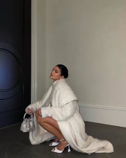 Kylie Jenner feet photo thumbnail