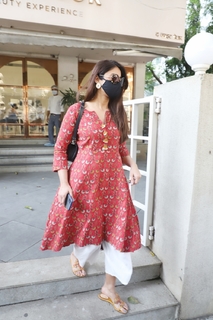 Ileana D'Cruz feet photo thumbnail