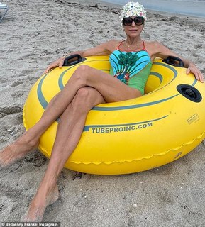 Bethenny Frankel feet photo thumbnail