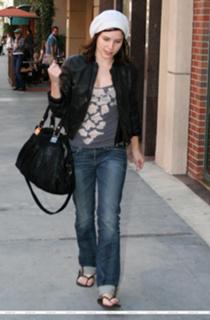 Sophia Bush feet photo thumbnail