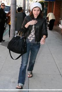 Sophia Bush feet photo thumbnail