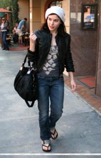 Sophia Bush feet photo thumbnail