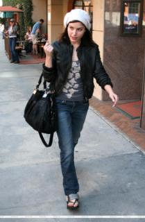 Sophia Bush feet photo thumbnail
