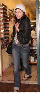 Sophia Bush feet photo thumbnail