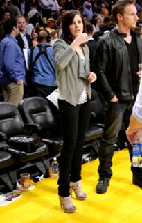 Sophia Bush feet photo thumbnail