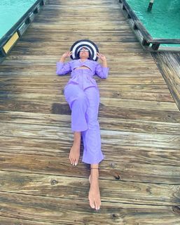Hina Khan feet photo thumbnail
