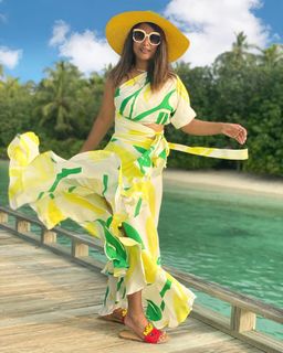 Hina Khan feet photo thumbnail