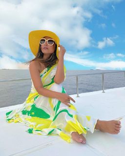 Hina Khan feet photo thumbnail