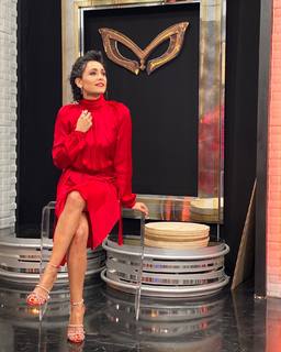 Caterina Balivo feet photo thumbnail