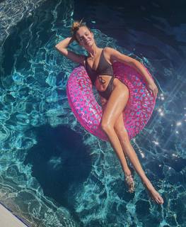 Josephine Skriver feet photo thumbnail