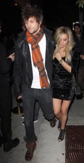 Ashley Tisdale feet photo thumbnail