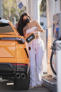Kylie Jenner feet photo thumbnail