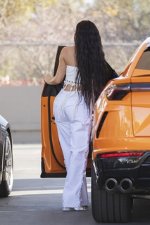 Kylie Jenner feet photo thumbnail