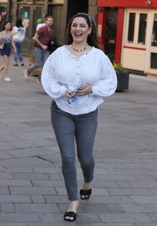 Kelly Brook feet photo thumbnail