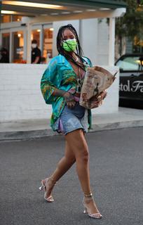 Rihanna feet photo thumbnail