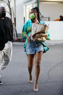Rihanna feet photo thumbnail
