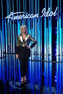 Katy Perry feet photo thumbnail