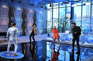 Katy Perry feet photo thumbnail