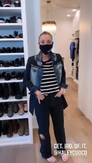 Kaley Cuoco feet photo thumbnail