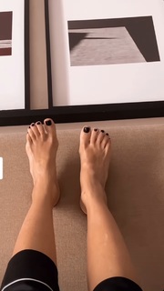 Ilary Blasi feet photo thumbnail